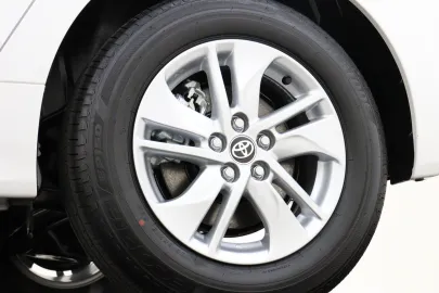 Car image 30