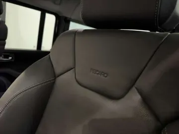 Car image 36