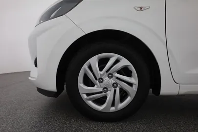 Car image 30