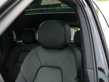 Car image 36