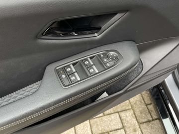 Car image 33