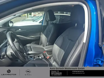 Car image 17