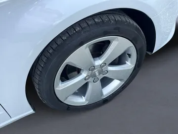 Car image 25