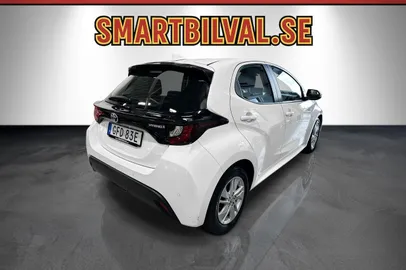 Car image 4