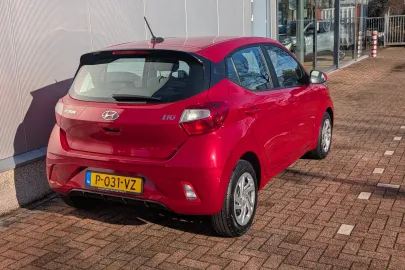 Car image 3