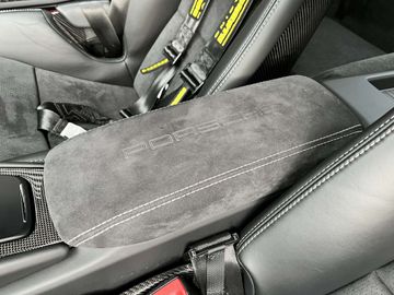 Car image 37