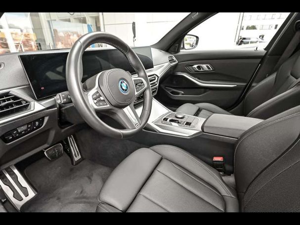 BMW 330e Touring M 215 kW image number 4