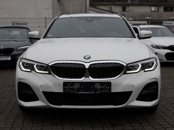 BMW 330i Touring xDrive 218 kW image number 2