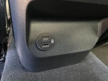 Car image 38