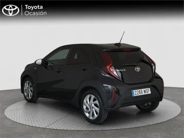 Car image 4