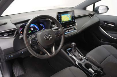 Car image 14