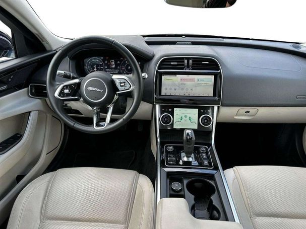 Jaguar XE 132 kW image number 9