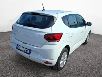 Car image 5