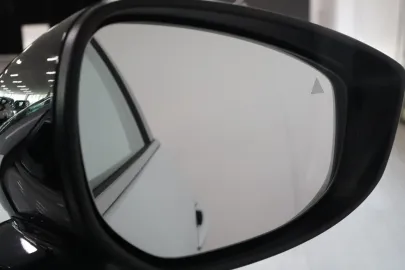 Car image 37