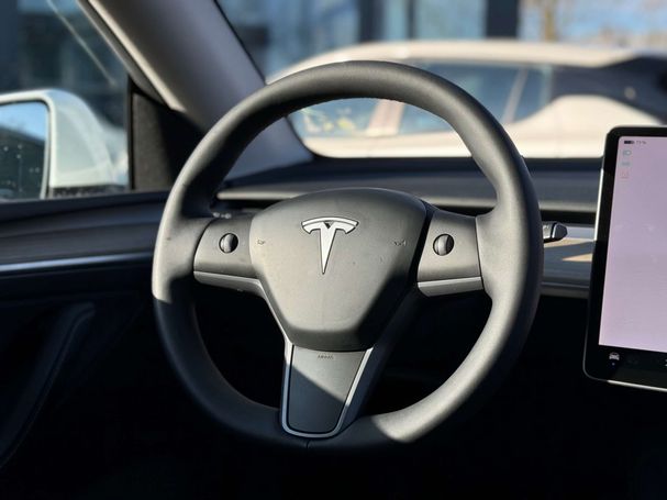 Tesla Model Y 220 kW image number 18