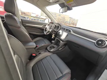 Car image 5