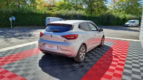 Car image 4