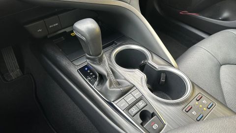 Car image 25