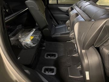 Car image 46