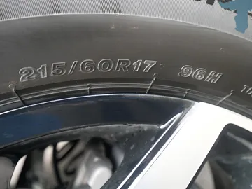 Car image 40