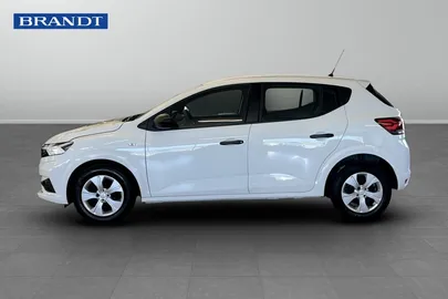 Car image 5
