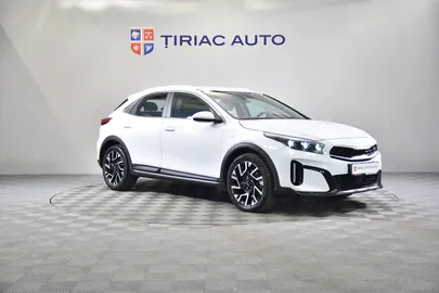 Car image 2