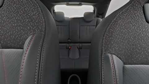 Car image 26