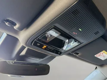Car image 34
