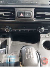 Car image 37