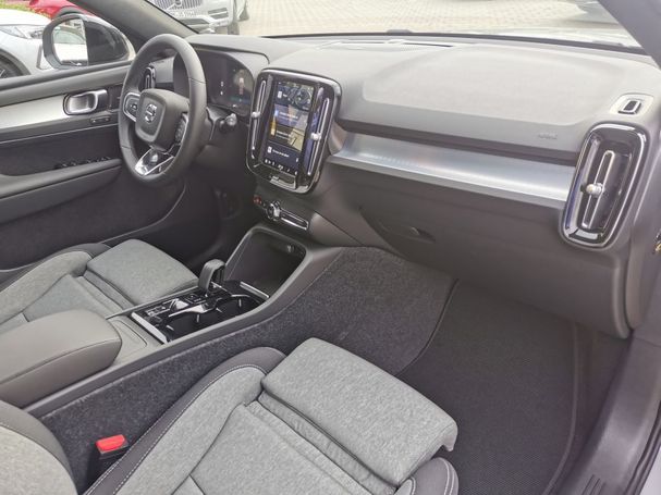 Volvo XC40 B3 Plus Dark DKG 120 kW image number 12