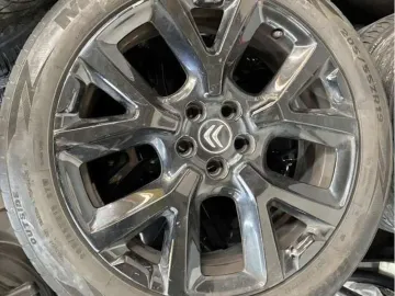 Car image 20