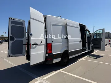 Car image 32