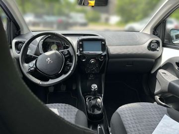 Car image 12