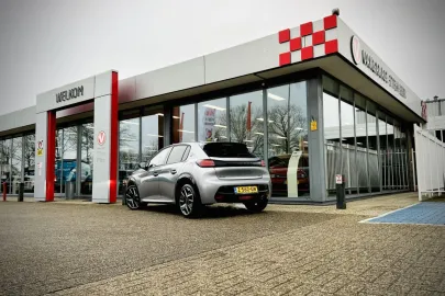 Car image 5
