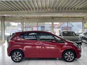 Car image 4