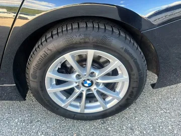 Car image 35