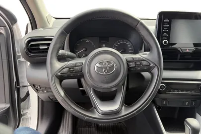 Car image 11