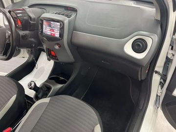 Car image 10