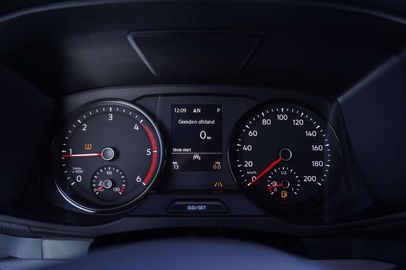 Car image 30