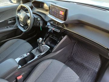 Car image 14