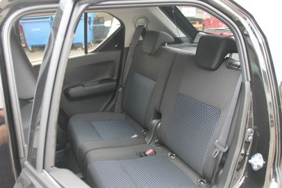 Car image 14