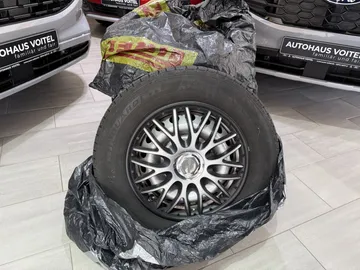 Car image 35