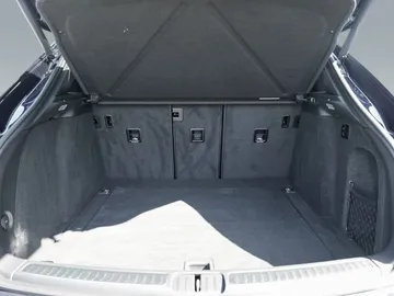 Car image 32