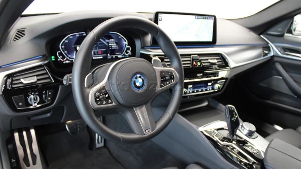 BMW 530 Touring xDrive 215 kW image number 3