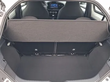 Car image 22