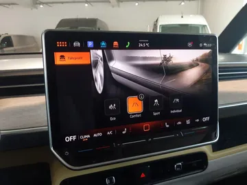 Car image 25