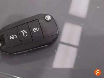 Car image 28