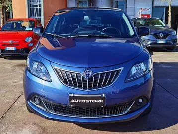 Car image 3