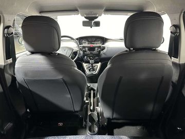 Car image 16