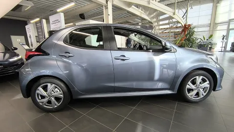 Car image 4